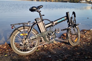 3. Schitt Lenker einschieben und abklappen