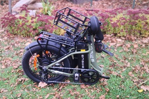 3. Schritt: Hauptscharnier lösen und Engwe L20 SE zusammenfalten