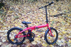 1. Schritt: Sattel einfahren und Pedalen einklappen