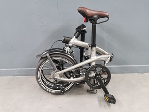 3. Schritt: Hauptscharnier lösen und Klapprad falten