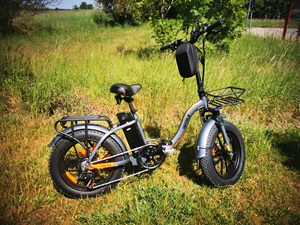 Sattel und Schnellspanner des Vakole Y20 Pro beim Start des Klappvorgangs