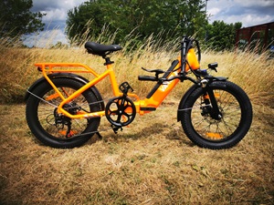 Vakole VT4 E-Bike mit eingeklapptem Lenker vor dem finalen Falten
