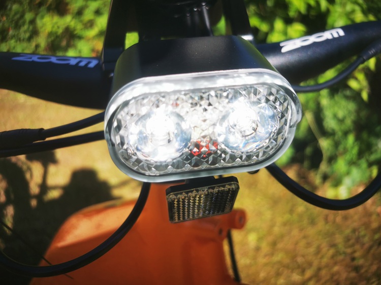 Frontlicht und Reflektor am Lankeleisi MG 600 Lite